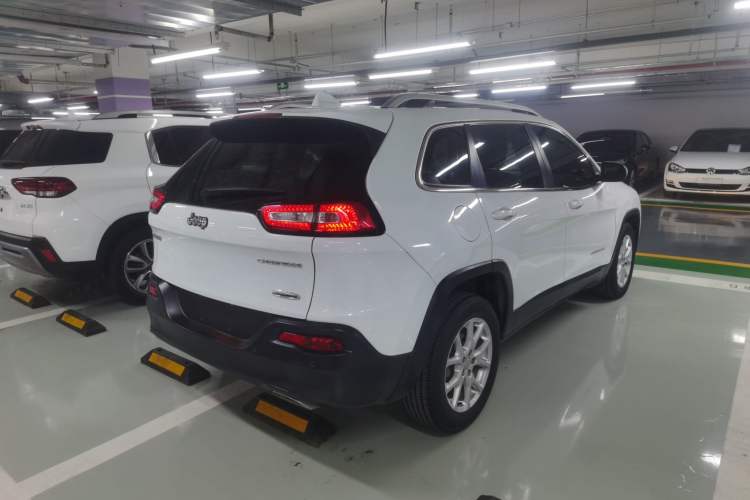 Used  Cherokee 2016 2.4L Leading Edition
