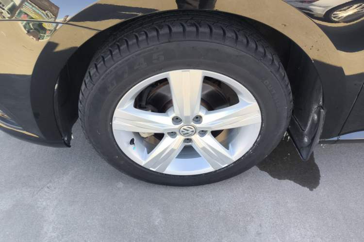 Used Volkswagen Lavida 2017 1.6L Manual Fashion Edition
