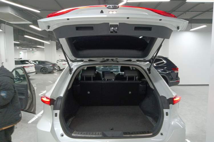 Used Toyota Harrier 2022 2.0L CVT Two-Wheel Drive Luxury Edition
