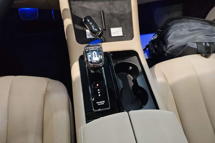 Used Hima AITO M7 2022 1.5T Four-Wheel Drive Flagship Edition
