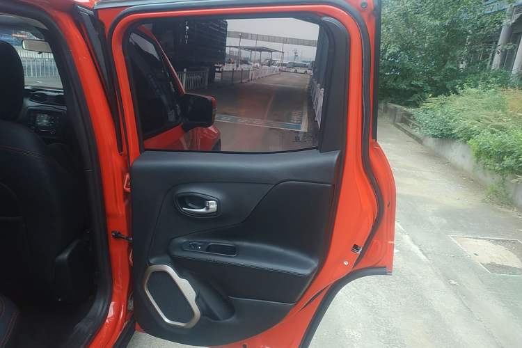 Used  Renegade 2017 180T Automatic High-Energy Version
