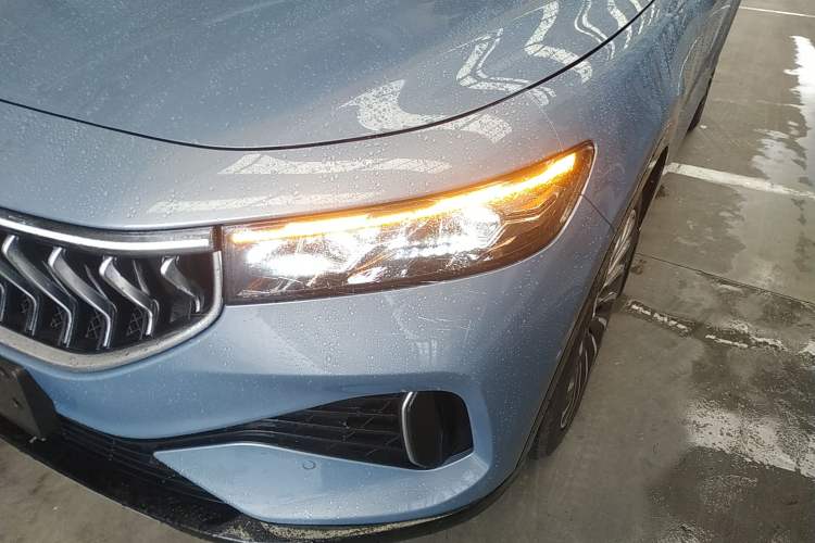 Used VOYAH FREE 2021 Four-Wheel Drive Standard Range-Extended Exclusive Luxury Package
