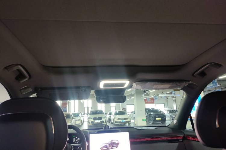 Used Zeekr 7X 2025 100 kWh Long-Range Rear-Wheel Drive with Intelligent Driving Features
