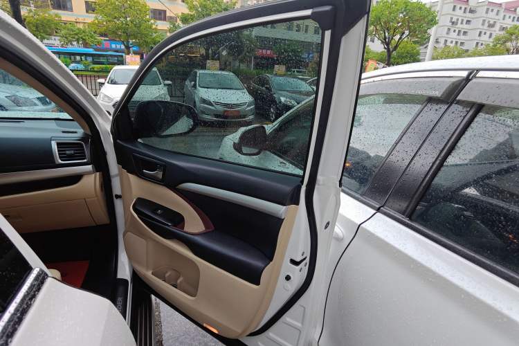 Used Toyota Highlander 2015 2.0T Two-Wheel Drive Luxury Edition 7 Seats