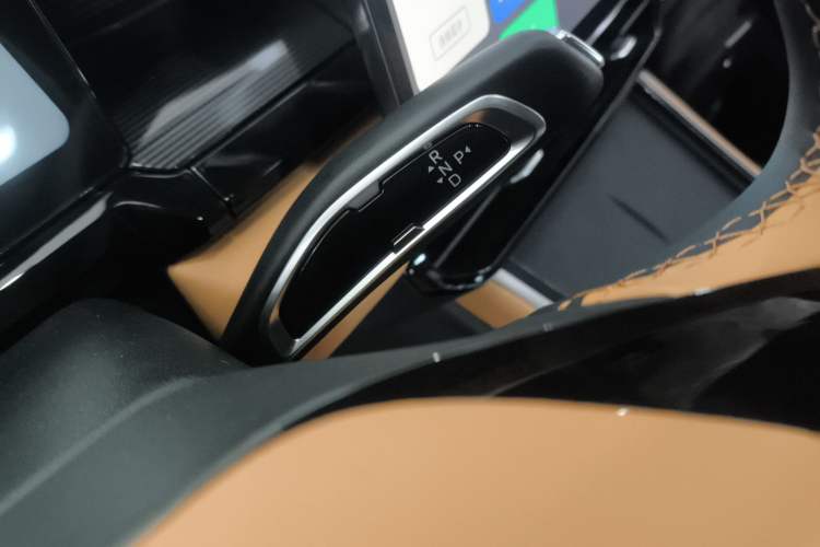 Used Livan Livan 7 2024 605 km Glory Edition