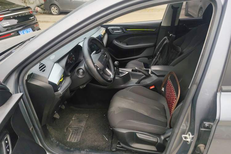 Used Roewe i5 2021 1.5L Manual Platinum Edition
