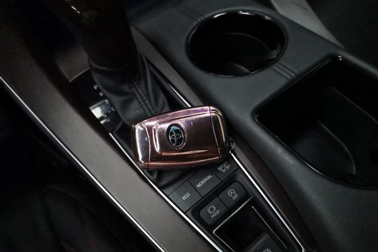 Used Toyota Avalon 2019 2.5L Ambition Version China VI Standard
