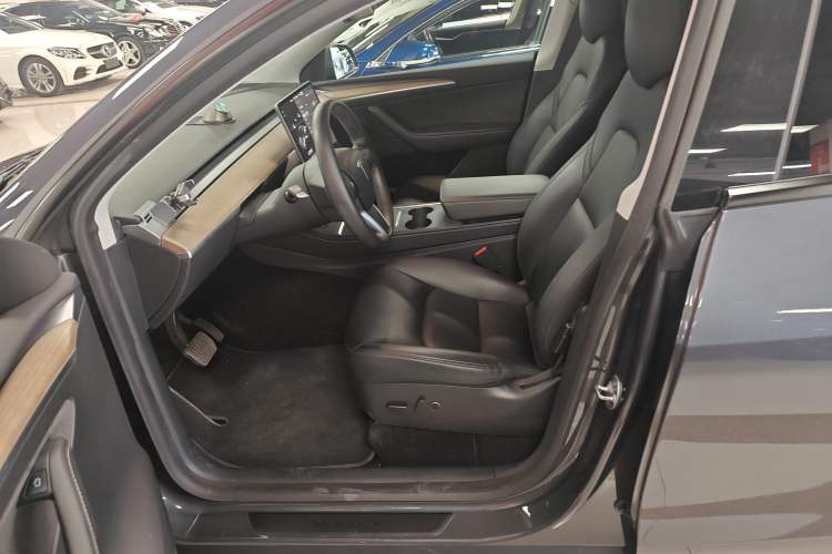 Used Tesla Model Y 2021 Long-Range All-Wheel-Drive Version 3D7