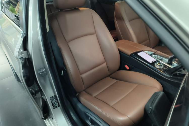 Used BMW 5 Series 2014 520Li Elegant Model
