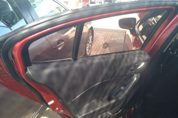 Used Mazda Mazda 3 Axela 2017 Hatchback 2.0L Automatic Luxury Model Emission Standard China V
