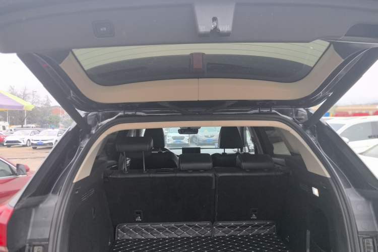 Used Wey VV6 2018 2.0T Two-Wheel-Drive Ultra-Luxury Version China V Standard
