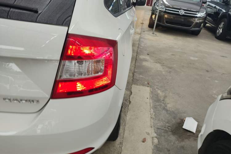 Used Skoda Rapid Spaceback 2019 1.5L Automatic Standard Edition
