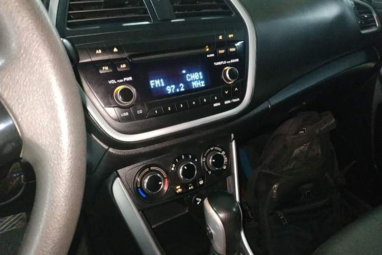 Used Suzuki S-Cross 2015 1.6L CVT Two-Wheel Drive Entry-Level Trim
