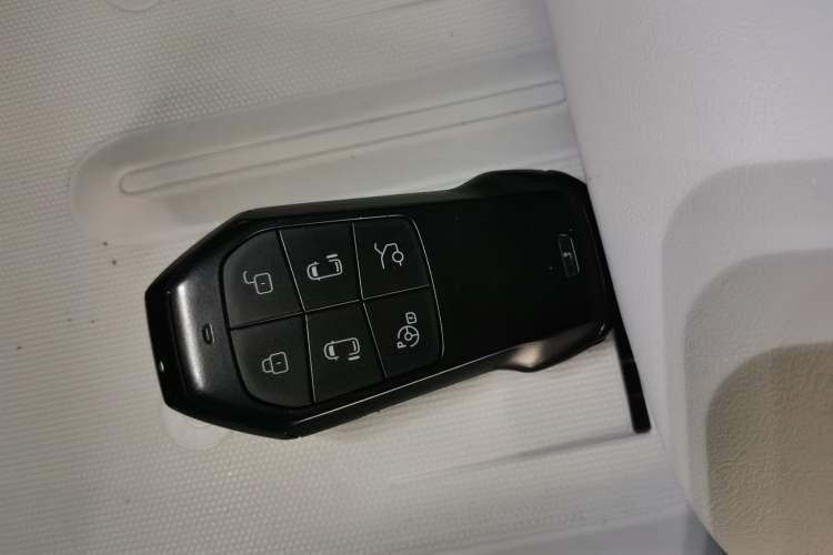 Used XPeng X9 2024 702 Ultra-Long Range Max
