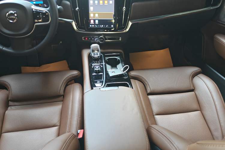 Used Volvo S90 New Energy 2025 Plug-in Hybrid Four-Wheel Drive Long-Range Luxury Smart Edition
