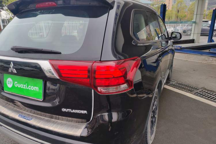 Used Mitsubishi Outlander 2019 2.0L Two-Wheel Drive Comfort Edition 5 Seats China VI Standard