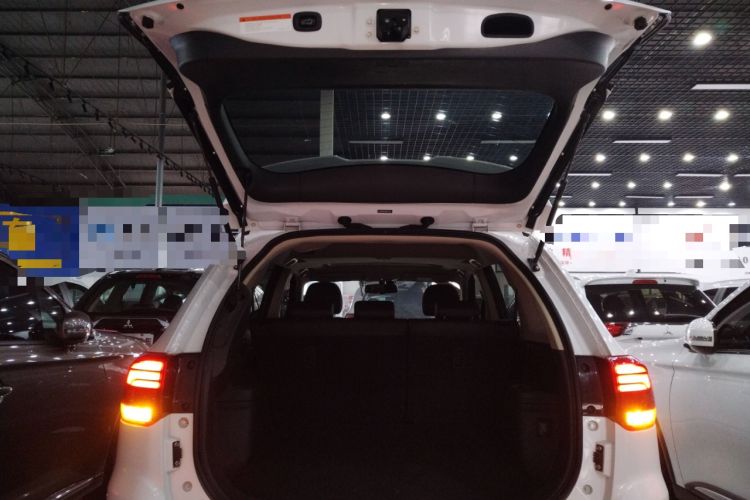 Used Mitsubishi Outlander 2020 2.4L 4x4 Zhi Xiang Edition 5 Seats