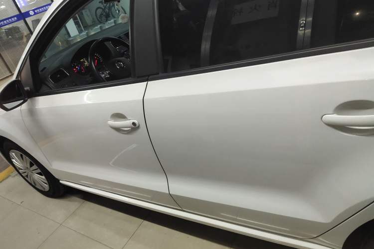 Used Volkswagen Polo 2016 1.6L Automatic Comfort Model
