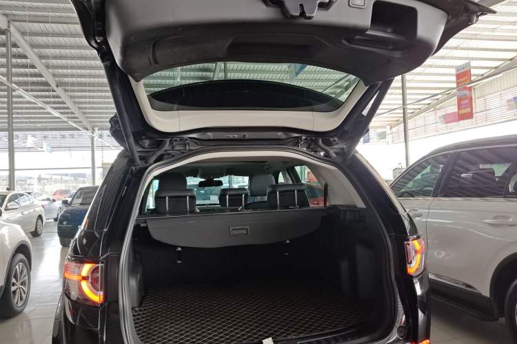 Used Land Rover Discovery Sport 2019 240 PS SE Version China VI Standard
