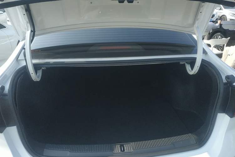 Used Roewe i5 2019 1.5L Automatic 4G Connected Langyue Edition