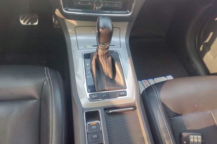 Used Roewe RX5 2016 30T Two-Wheel Drive Automatic Internet Smart Edition