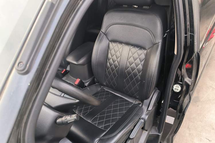 Used FORTHING Lingzhi 2022 Striving Version M5L 2.0L Luxury 7-Seater