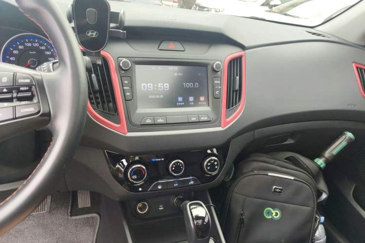 Used Hyundai ix25 2017 1.4T Automatic Smart Version
