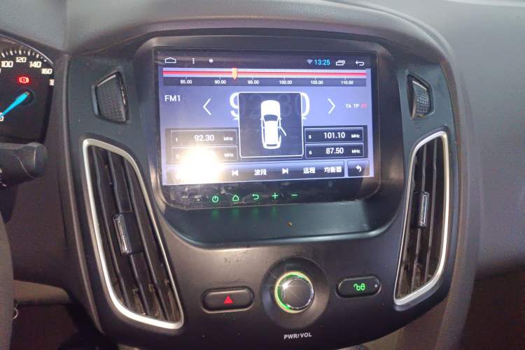 Used Ford Focus 2012 Sedan 1.6L Manual Comfort Model
