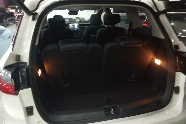 Used BYD Song MAX 2019 1.5T Automatic SmartConnect ZhiLian RuiDong Edition with 6 Seats China VI Standard
