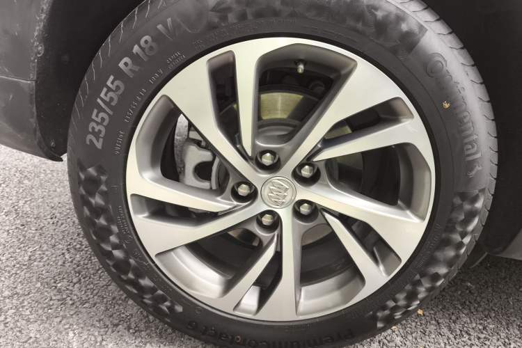 Used Buick Envision 2020 Encore S 652T Four-Wheel Drive Luxury Model
