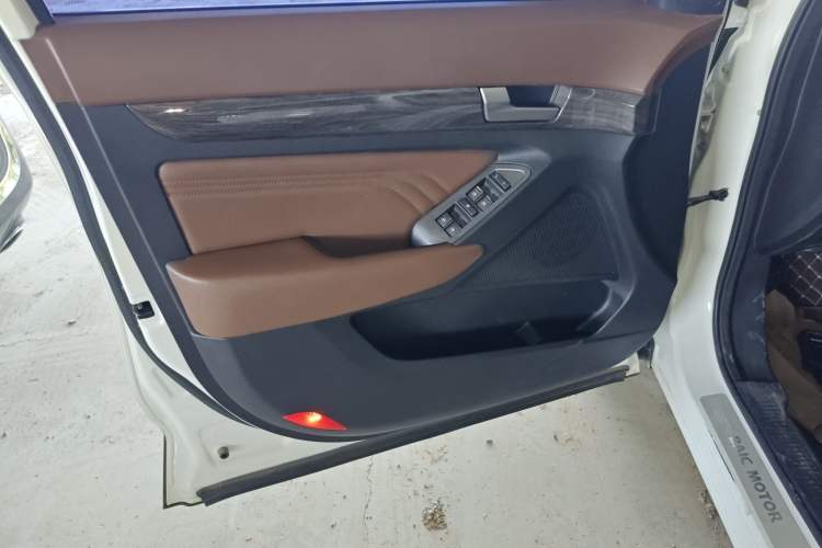 Used BAIC Weiwang S50 2016 1.5T CVT Joyful Premium Edition
