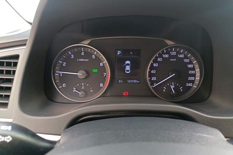 Used Hyundai Elantra 2016 1.6L Automatic ZhiXuan · Luxury Version