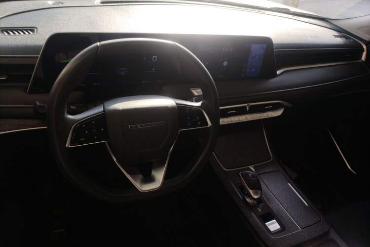 Used Venucia V 2021 260T Idol Edition
