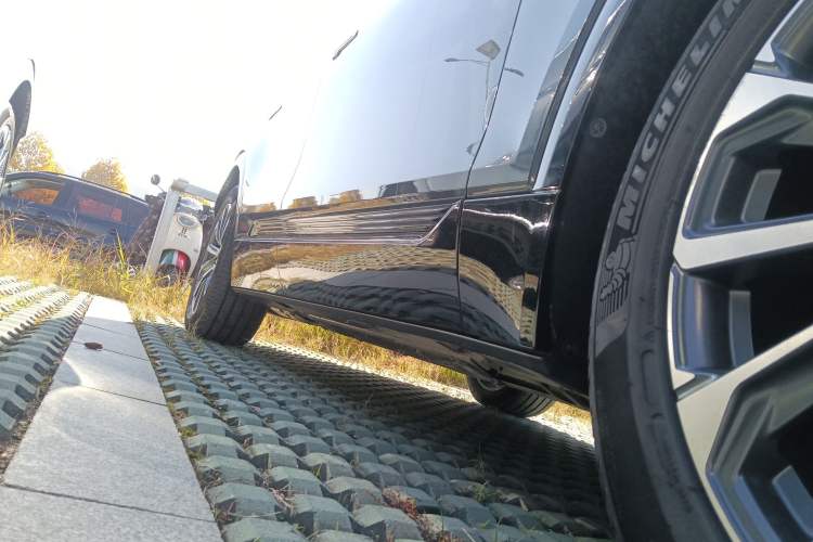 Used Cadillac LYRIQ 2022 Four-Wheel-Drive High-Performance Deluxe Edition
