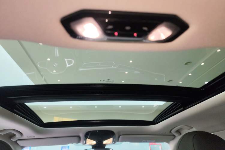 Used BMW i3 2023 eDrive 40 L Midnight Edition
