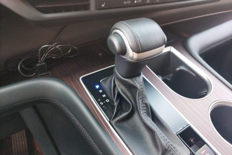 Used Toyota Granvia 2024 2.5L Hybrid Prestige PLUS Four-Wheel Drive Version