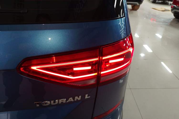 Used Volkswagen Touran 2018 Volkswagen Touran L 280TSI DSG Boundary Edition 7 Seats China V Emission Standard