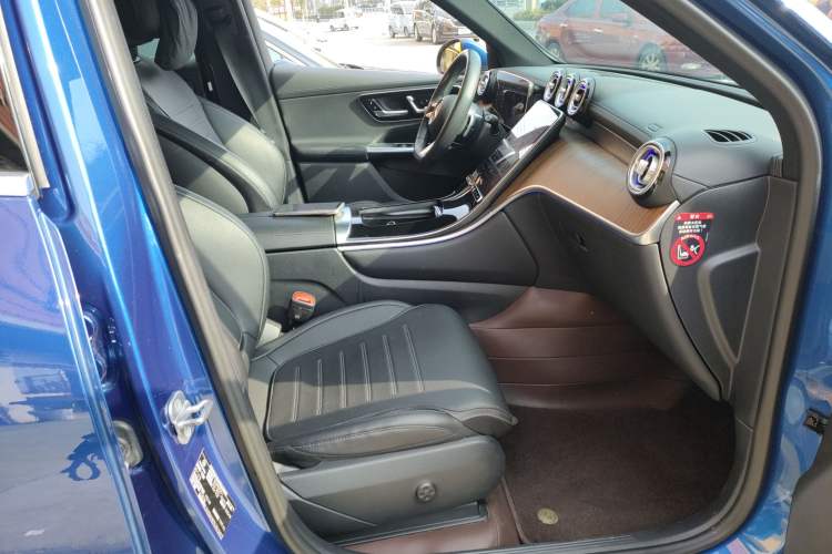 Used Mercedes-Benz GLC 2023 GLC 300 L 4MATIC Dynamic 7-Seater
