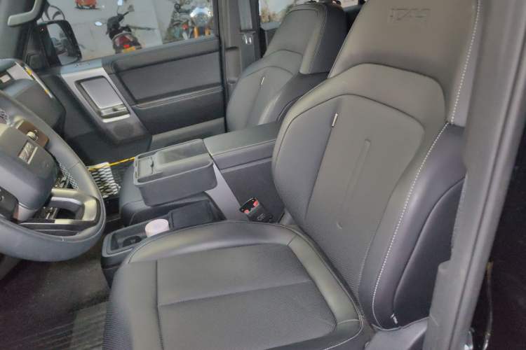 Used  V23 2025 401 Two-Wheel Drive Intelligent Driving Version
