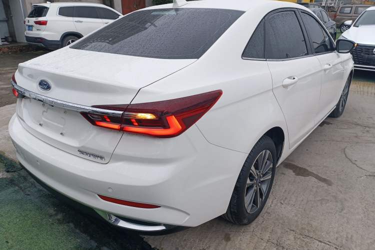 Used Ford Escort 2021 1.5L Automatic Diamond Edition
