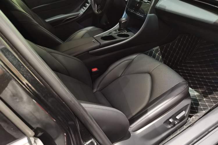 Used Toyota Avalon 2023 Dual-Engine 2.5L Luxury Edition