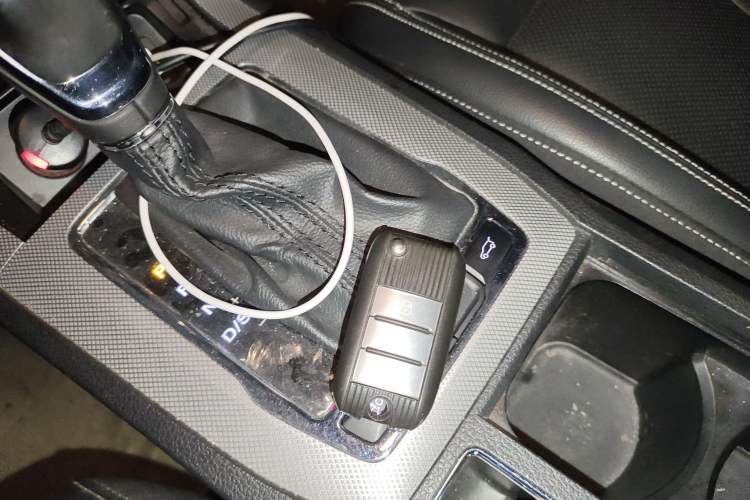 Used Roewe RX5 2018 20T Two-Wheel Drive Automatic Internet Smart Luxury Edition
