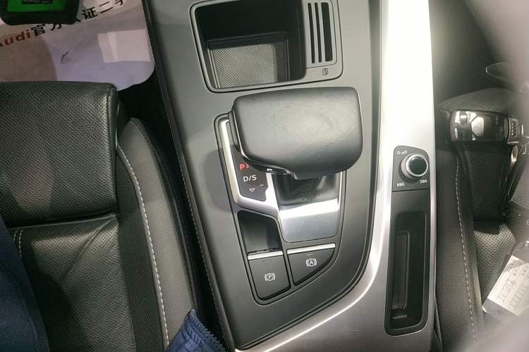 Used Audi A4L 2022 40 TFSI Luxury Dynamic Model
