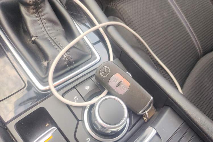 Used Mazda Mazda 3 Axela 2017 Hatchback 2.0L Automatic Luxury Model Emission Standard China V
