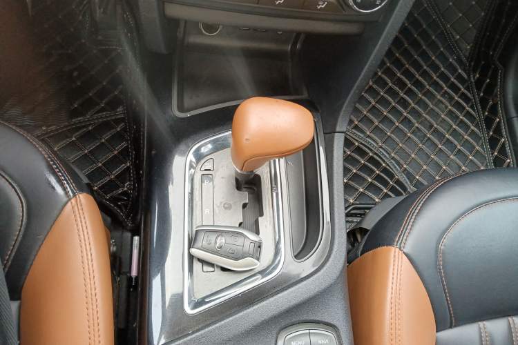 Used Soueast DX7 2015 1.5T Automatic Luxury Model