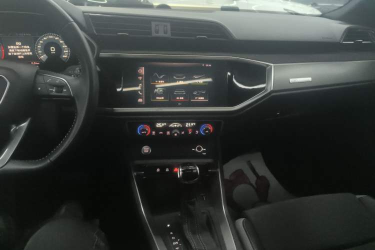 Used Audi Q3 2019 35 TFSI Fashion Dynamic Model
