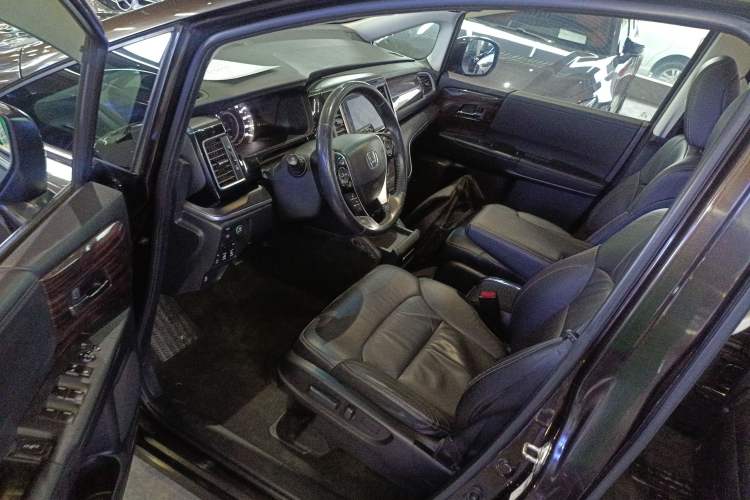 Used Honda Elysion 2016 2.4L Luxury Edition
