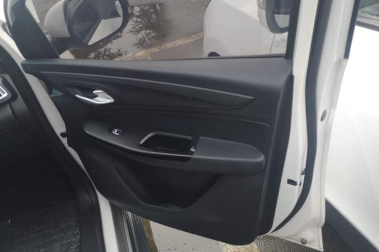 Used Baojun 730 2019 1.5T CVT Fashion Model 7 Seats China VI Emission Standard
