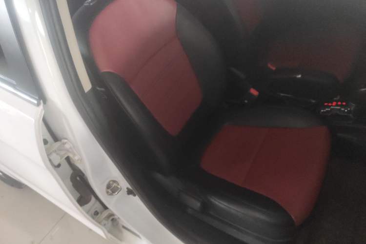 Used Kia K2 2015 Hatchback 1.4L AT GLS Cool Edition
