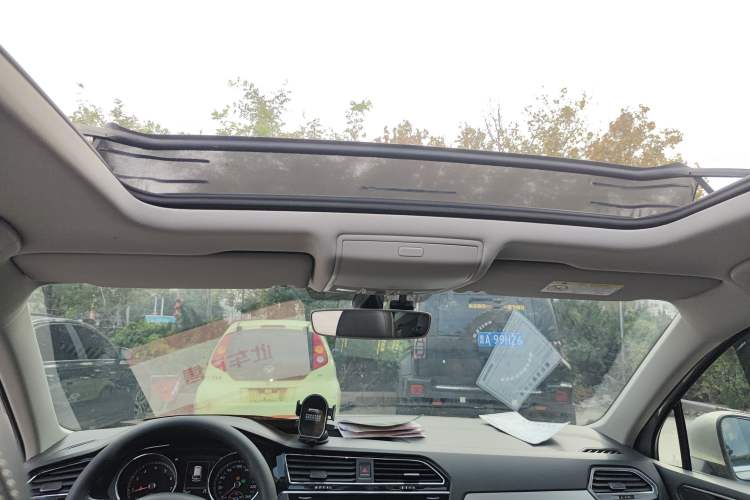 Used Volkswagen Tiguan L 2020 330TSI Automatic Two-Wheel Drive Smart Luxury Edition China VI Standard
